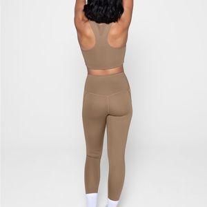 Compressive High-Rise Legging (23 3/4")